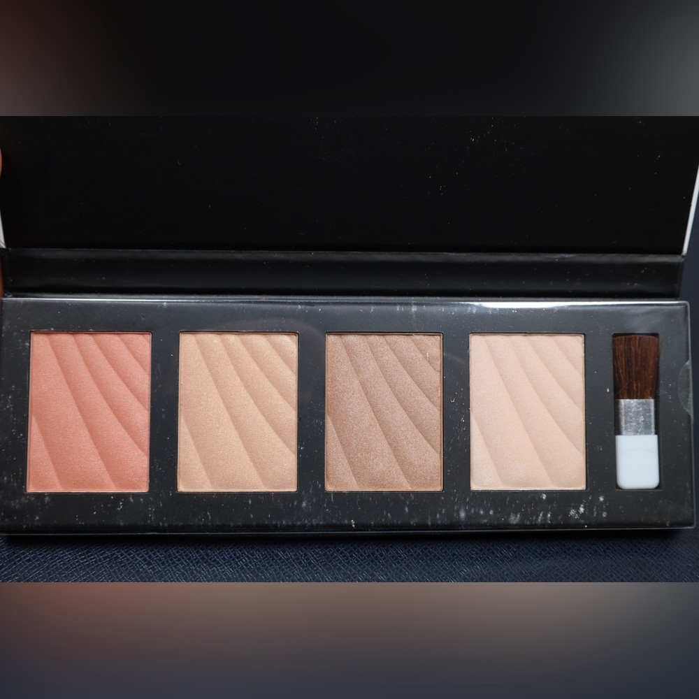 A2Z Beauty Glow Essentials Highlighter Palette